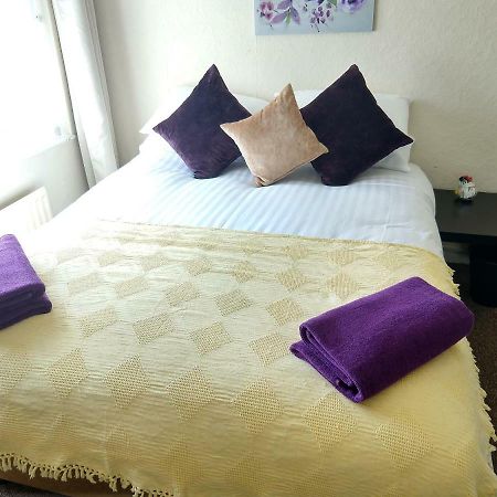 Rowe Gardens - Self Catering - Guesthouse Style - Comfortable Twin Or Double Rooms - Quiet Residential Area Workington Buitenkant foto