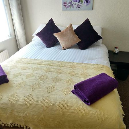 Rowe Gardens - Self Catering - Guesthouse Style - Comfortable Twin Or Double Rooms - Quiet Residential Area Workington Buitenkant foto