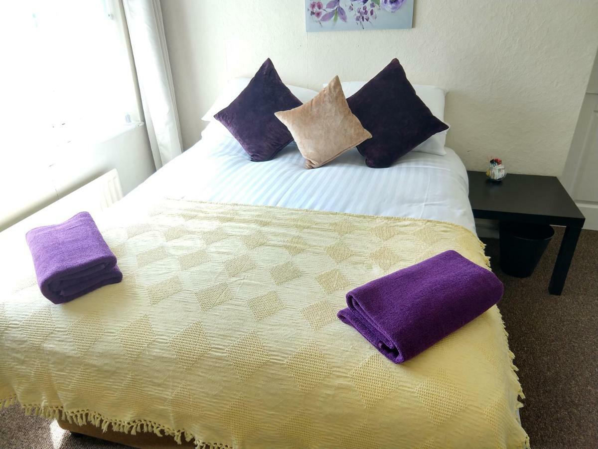Rowe Gardens - Self Catering - Guesthouse Style - Comfortable Twin Or Double Rooms - Quiet Residential Area Workington Buitenkant foto