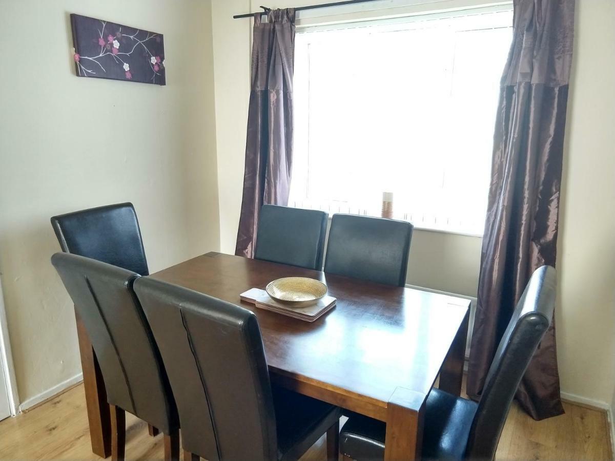 Rowe Gardens - Self Catering - Guesthouse Style - Comfortable Twin Or Double Rooms - Quiet Residential Area Workington Buitenkant foto
