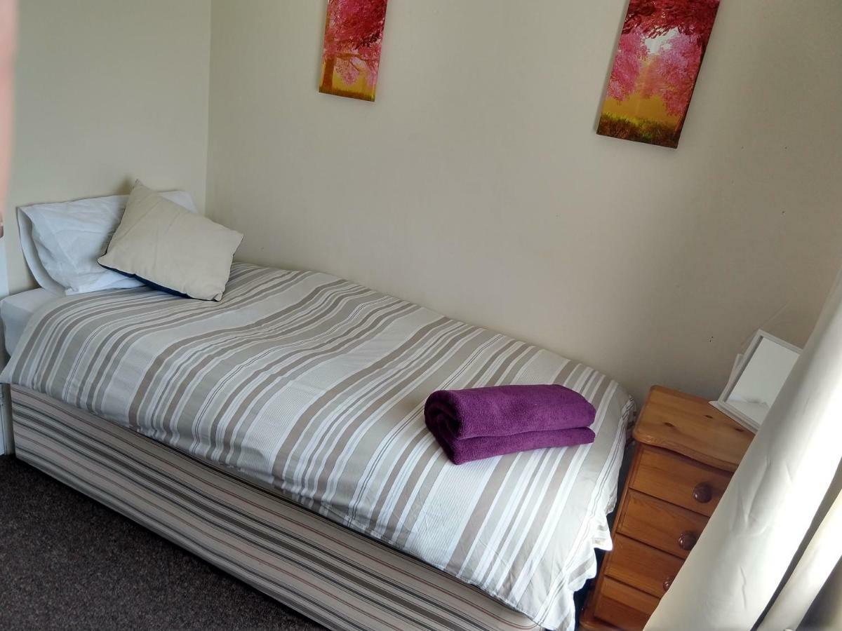 Rowe Gardens - Self Catering - Guesthouse Style - Comfortable Twin Or Double Rooms - Quiet Residential Area Workington Buitenkant foto