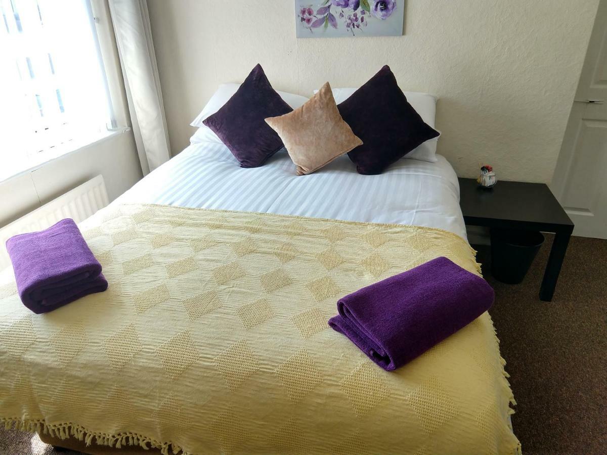Rowe Gardens - Self Catering - Guesthouse Style - Comfortable Twin Or Double Rooms - Quiet Residential Area Workington Buitenkant foto