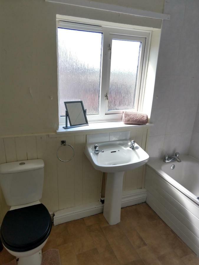 Rowe Gardens - Self Catering - Guesthouse Style - Comfortable Twin Or Double Rooms - Quiet Residential Area Workington Buitenkant foto